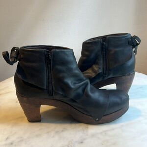 Stylish yet comfortable, slight wear, and separation at the base of the heel.